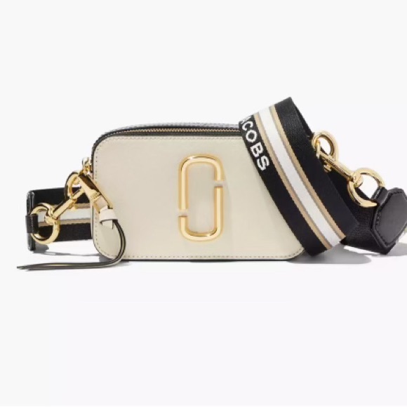 Marc Jacob’s Snapshot bag. Paid $325 and bag is in great condition! - Picture 6 of 6